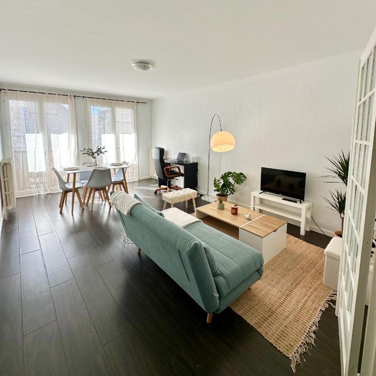 T2 60m2, Centre Ville, Parking Gratuit, Terrasse, Proche Tram, à seulement 15mn des Plages - One-Bedroom Apartment - 13