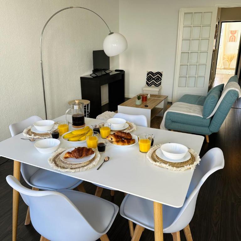 T2 60m2, Centre Ville, Parking Gratuit, Terrasse, Proche Tram, à seulement 15mn des Plages - One-Bedroom Apartment - 4