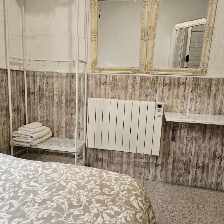 Habitacion en casa de familia "ValenciaBonita" - Double Room with Private Bathroom - 8