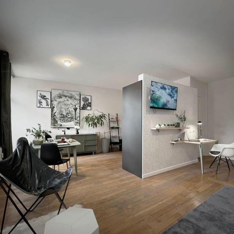 Grand studio confortable situé en centre ville - Appartement 1 Chambre - 1