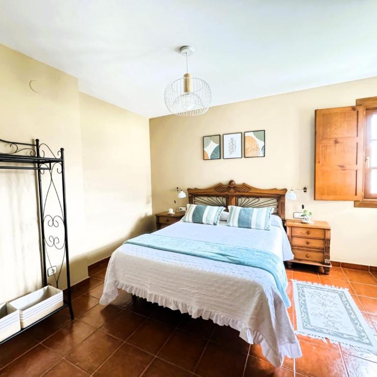 Los Robles Andrin - Three-Bedroom House - 11