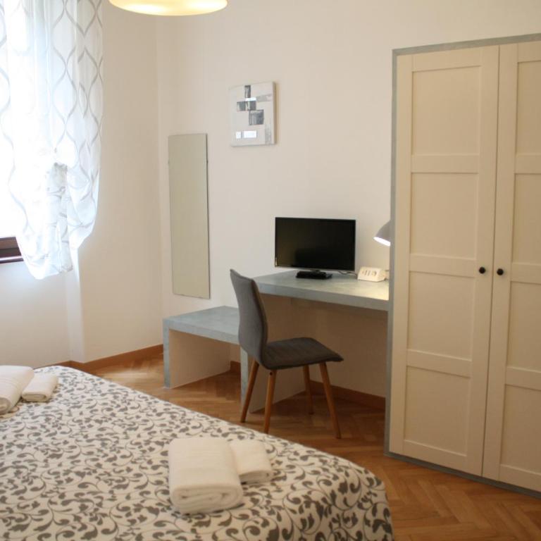 Casa Mia - NO Reception - Camera Tripla con Bagno in Comune - 5