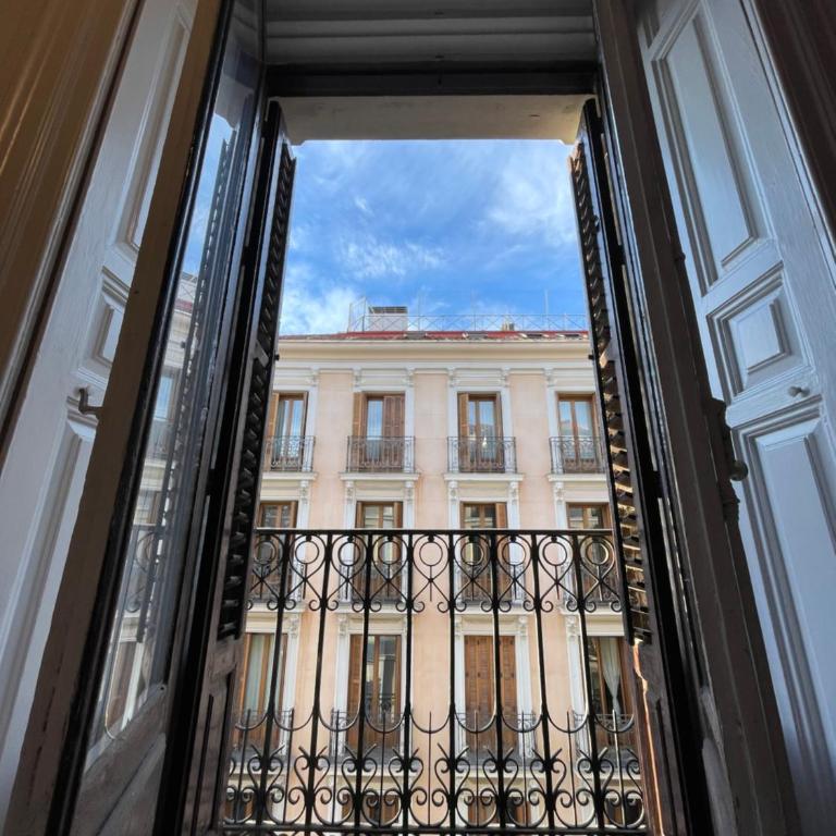 The SECRET PALACE - One-Bedroom Apartment with Balcony and City View - 6