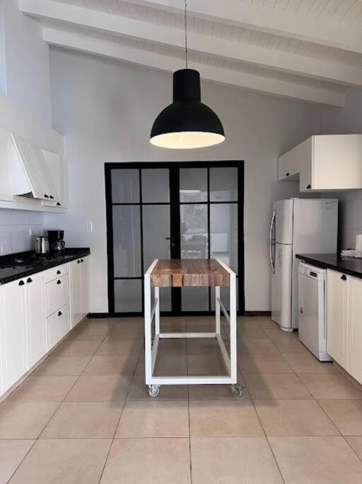 Amplia y luminosa casa con excelente ubicación - Casa de 4 dormitorios - 21
