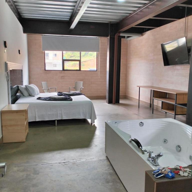Hotel El Cordobes - Suite Deluxe con bañera de hidromasaje - 3