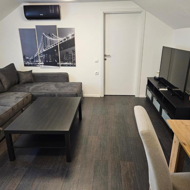 Rodjaci sa sela - Deluks Apartman s 1 Spavaćom Sobom i Pogledom na Vrt - 6