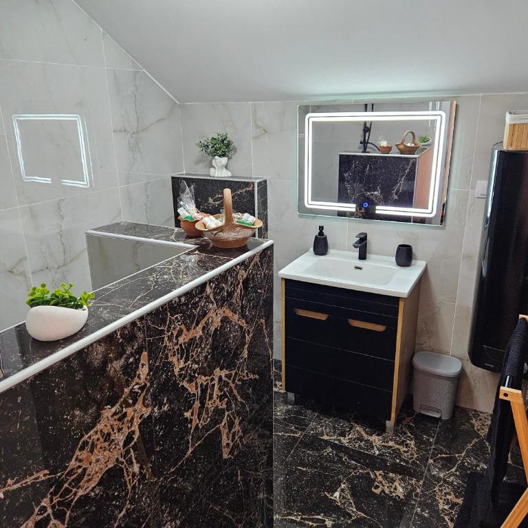 Rodjaci sa sela - Deluks Apartman s 1 Spavaćom Sobom i Pogledom na Vrt - 11