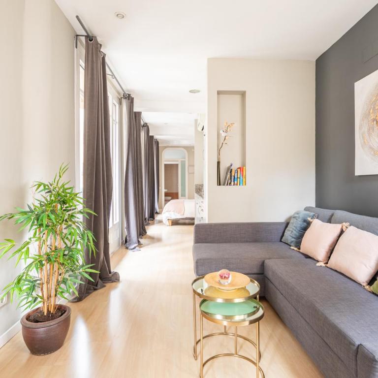 El Alma de las Ramblas - Superior Studio with Balcony - 13