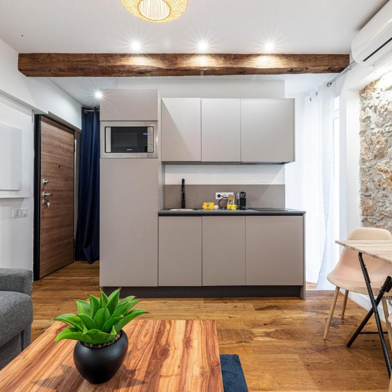 Pretty & Quiet Studio in Port Area - Studio - 17