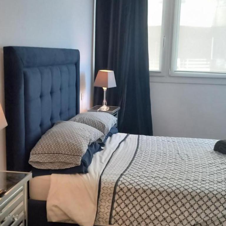 3 Bedroom frontline beach, centre Marbella - Three-Bedroom Apartment - 34