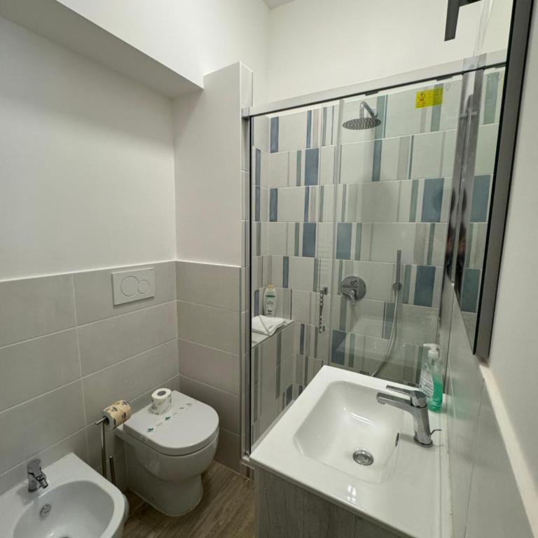 Cerreto Suite Housing - Chambre Double avec Salle de Bains Privative - 11
