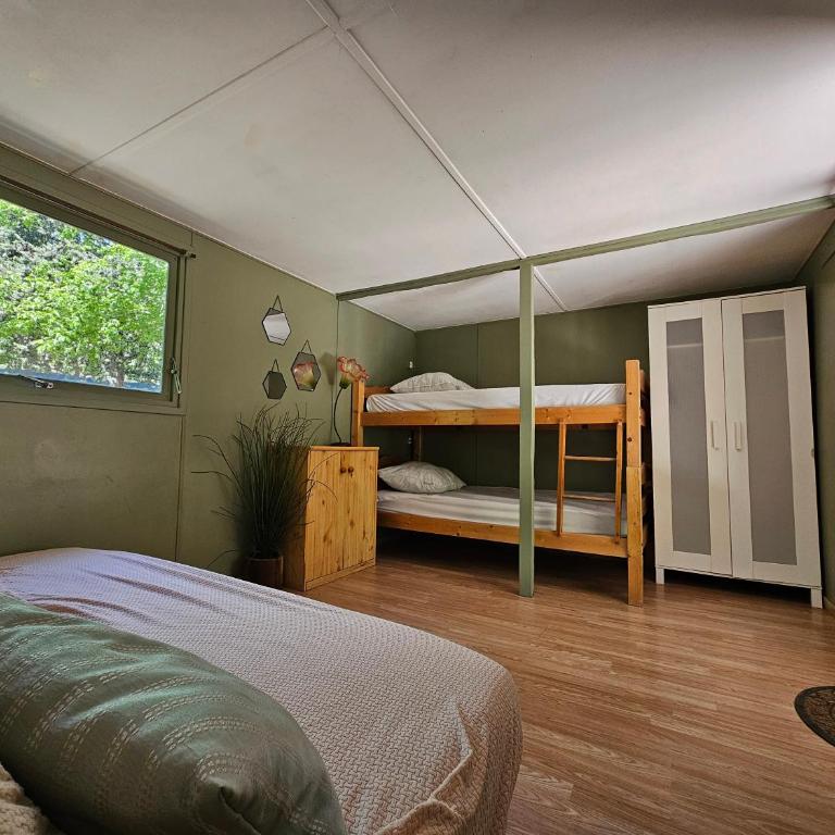Camp des Gorges - Camping Nature - Chambre Quadruple avec Salle de Bains Commune - 11