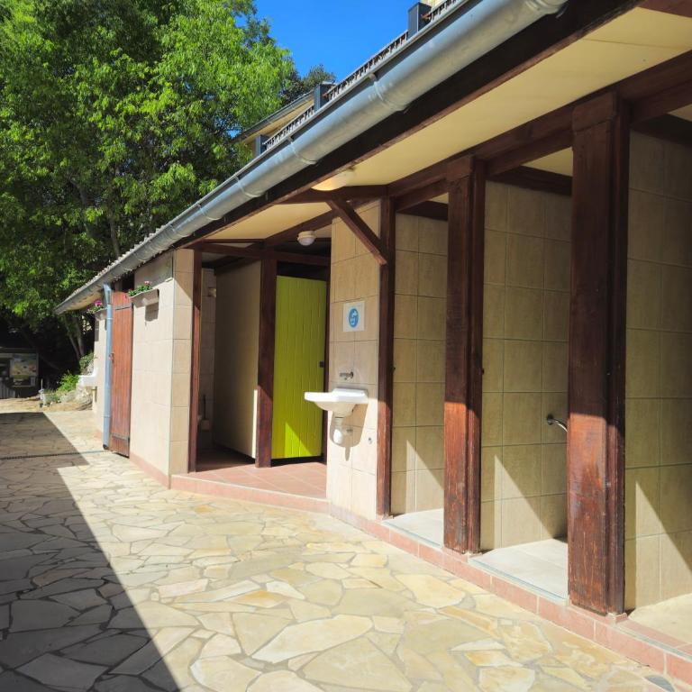 Camp des Gorges - Camping Nature - Chambre Quadruple avec Salle de Bains Commune - 7
