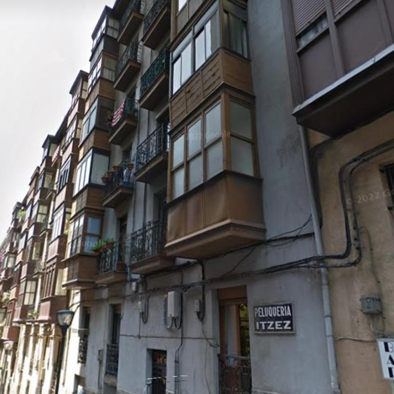 A 5 minutos andando del Casco Viejo, ayuntamiento, Plaza Circular y Gran Vía de Bilbao y próximo a las 2 líneas de metro - Single Room with Shared Bathroom - 16