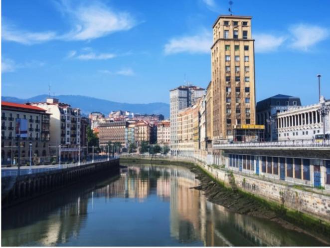 A 5 minutos andando del Casco Viejo, ayuntamiento, Plaza Circular y Gran Vía de Bilbao y próximo a las 2 líneas de metro - Single Room with Shared Bathroom - 29