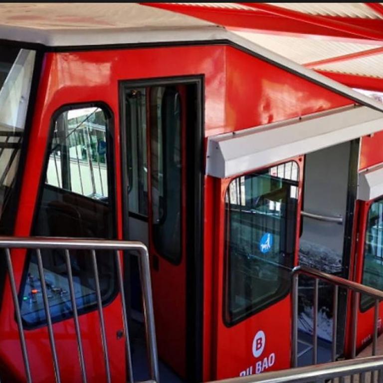 A 5 minutos andando del Casco Viejo, ayuntamiento, Plaza Circular y Gran Vía de Bilbao y próximo a las 2 líneas de metro - Single Room with Shared Bathroom - 30
