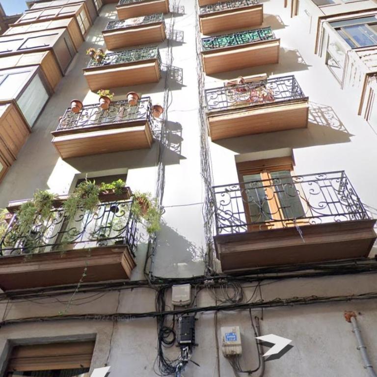 A 5 minutos andando del Casco Viejo, ayuntamiento, Plaza Circular y Gran Vía de Bilbao y próximo a las 2 líneas de metro - Single Room with Shared Bathroom - 17