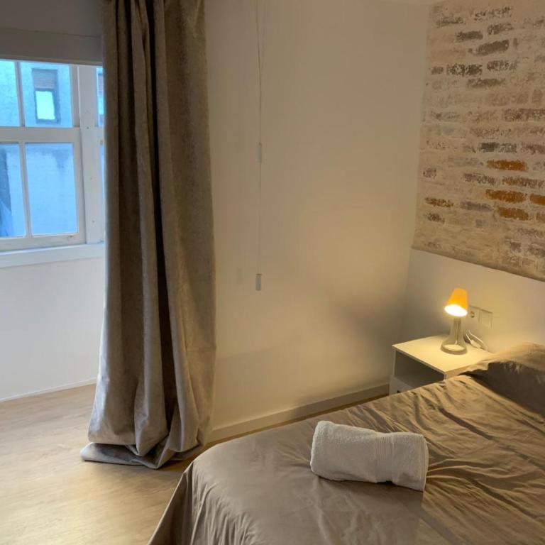 A 5 minutos andando del Casco Viejo, ayuntamiento, Plaza Circular y Gran Vía de Bilbao y próximo a las 2 líneas de metro - Single Room with Shared Bathroom - 3