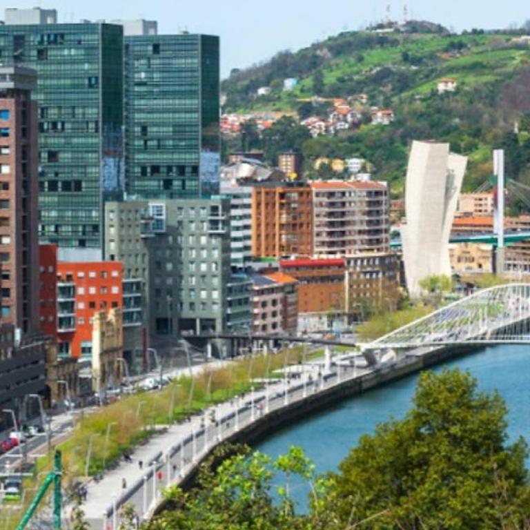 A 5 minutos andando del Casco Viejo, ayuntamiento, Plaza Circular y Gran Vía de Bilbao y próximo a las 2 líneas de metro - Single Room with Shared Bathroom - 39