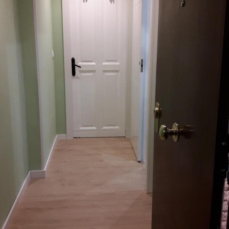 A 5 minutos andando del Casco Viejo, ayuntamiento, Plaza Circular y Gran Vía de Bilbao y próximo a las 2 líneas de metro - Single Room with Shared Bathroom - 14