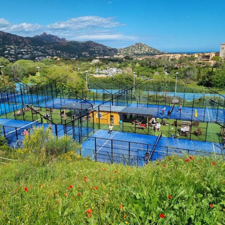 CAP ESTEREL AGAY SAINT RAPHAEL VUE COEUR DU SITE PISCINE GOLF MER Studio 4 personnes chez Magali - Appartement 1 Chambre - 30