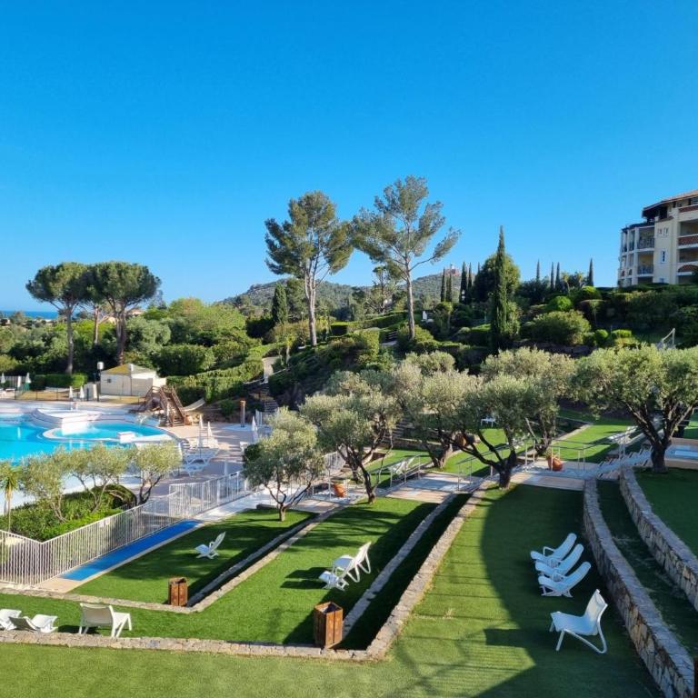 CAP ESTEREL AGAY SAINT RAPHAEL VUE COEUR DU SITE PISCINE GOLF MER Studio 4 personnes chez Magali - Appartement 1 Chambre - 20