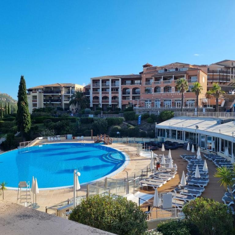 CAP ESTEREL AGAY SAINT RAPHAEL VUE COEUR DU SITE PISCINE GOLF MER Studio 4 personnes chez Magali - Appartement 1 Chambre - 32
