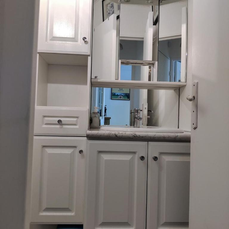 Spacieux appartement refait à NEUF - 4 pers - vue sur l'hippodrome - Apartamento de 1 dormitorio con balcón - 23