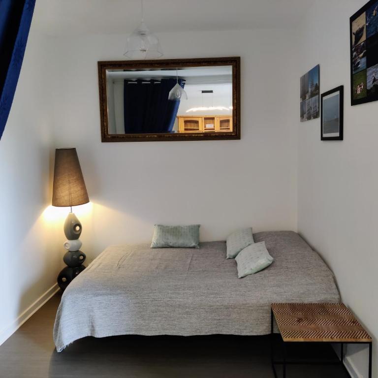 Spacieux appartement refait à NEUF - 4 pers - vue sur l'hippodrome - Apartamento de 1 dormitorio con balcón - 7