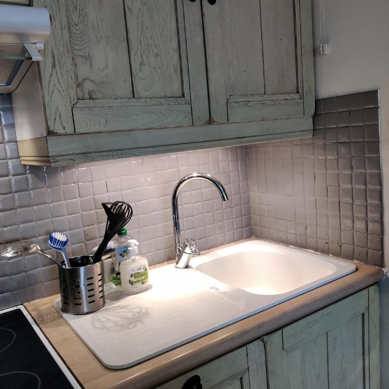 Spacieux appartement refait à NEUF - 4 pers - vue sur l'hippodrome - Apartamento de 1 dormitorio con balcón - 20
