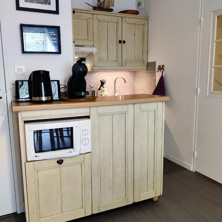 Spacieux appartement refait à NEUF - 4 pers - vue sur l'hippodrome - Apartamento de 1 dormitorio con balcón - 18