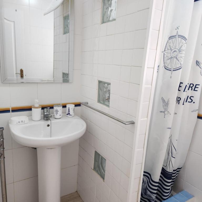 Triplex Adosado de cuatro dormitorios de esencia marítima a 2 minutos de la playa! - Casa de 4 dormitorios - 60