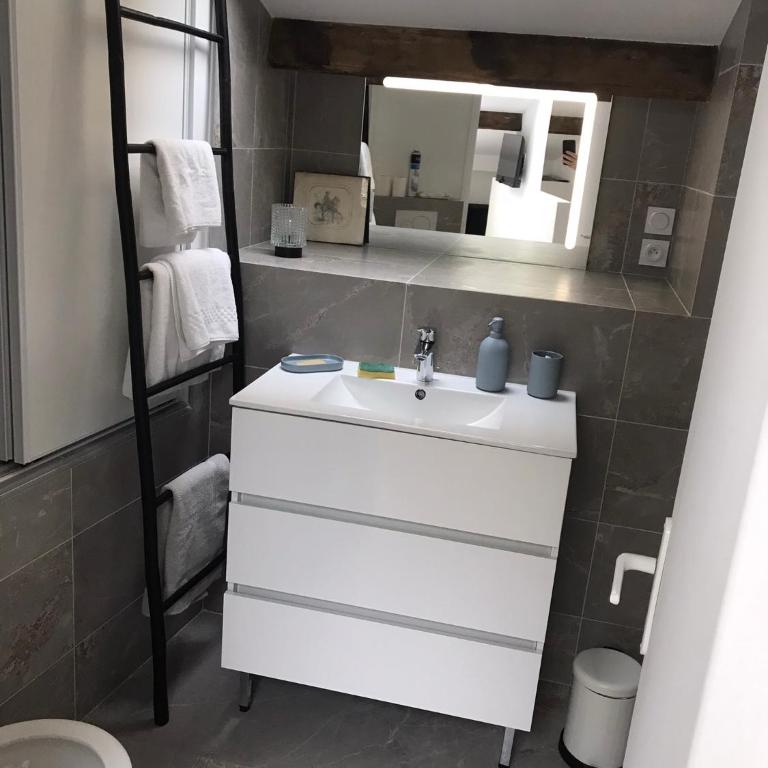 Une atypique et merveilleuse Petite maison en plein cœur de Nice, à proximité de la mer et des plages - Appartement 1 Chambre - 12