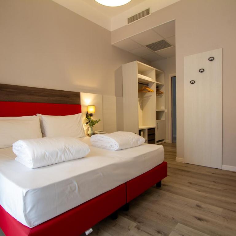 Hotel Benacus Torri del Benaco - Comfort Double or Twin Room with Balcony First Floor Internal View - 8