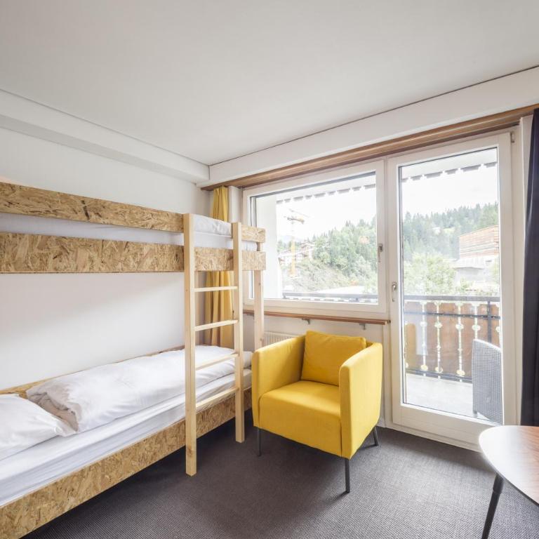 Arena Lodge - Budget Zweibettzimmer mit Etagenbett - 7