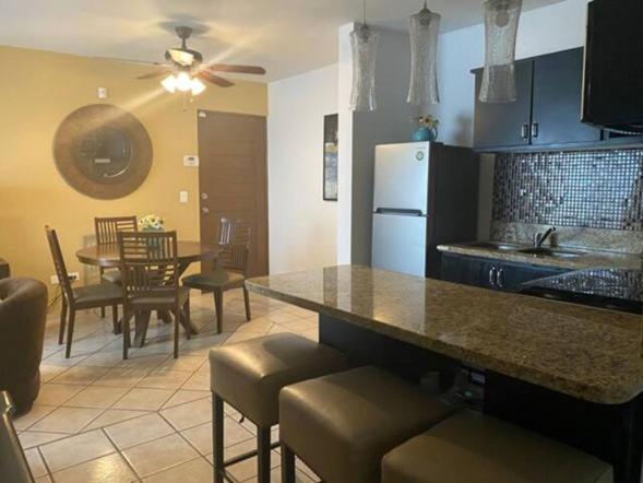 Irresistible 2BD PH Close to Beach - Apartamento de 2 dormitorios con balcón y terraza - 2