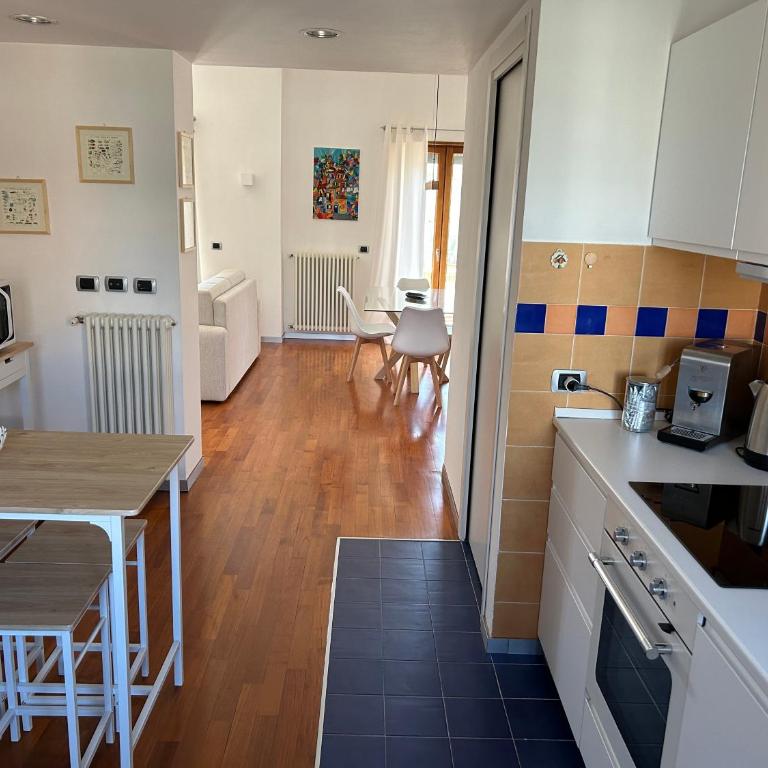 SiSo Home - Family Two-Bedroom Apartment with View - 17