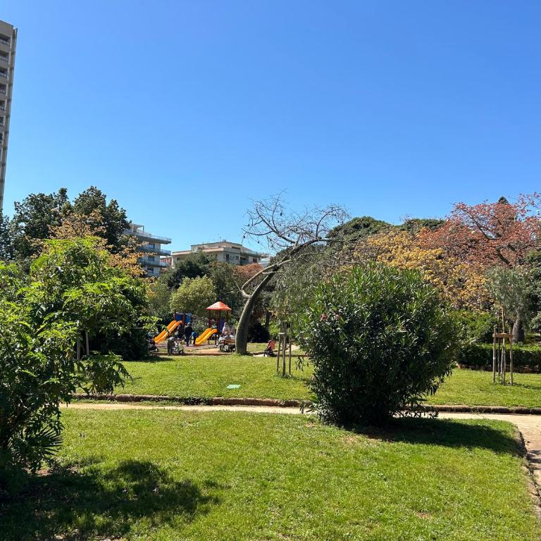 SiSo Home - Family Two-Bedroom Apartment with View - 23