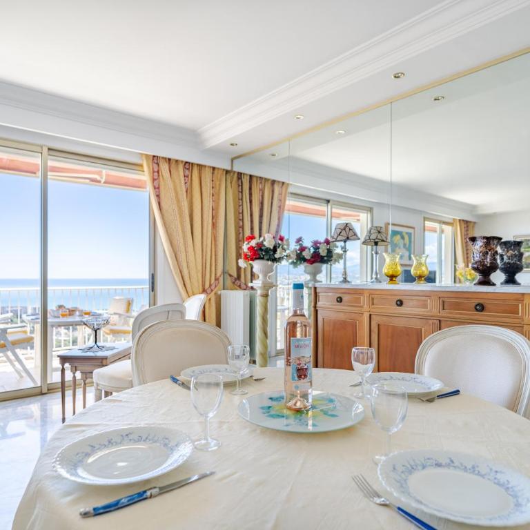 Spacieux appartement vue mer et montagne - Appartement 3 Chambres - Vue sur Mer - 12