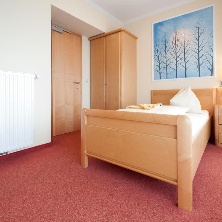 Hotel Landhof Simeter GMBH - Einzelzimmer mit Balkon - 3