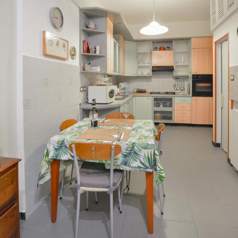 2 Bedroom Stunning Apartment In Genova - Appartamento con 2 Camere da Letto - 2