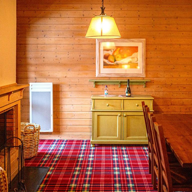 Arc 1950, Hameau du Glacier, Dernier étage , 63m2 , 5m de hauteur sous plafond dans le séjour, Cheminée, Balcon Sud, Piscine, ski aux pieds - Two-Bedroom Apartment - 8