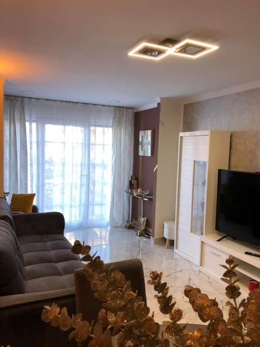 Unique Apartment La Pineda - Deluxe One-Bedroom Apartment - 5