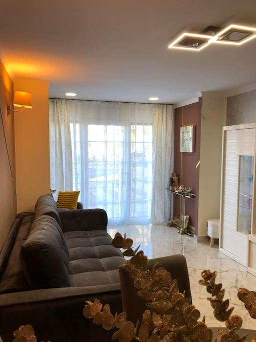 Unique Apartment La Pineda - Deluxe One-Bedroom Apartment - 40