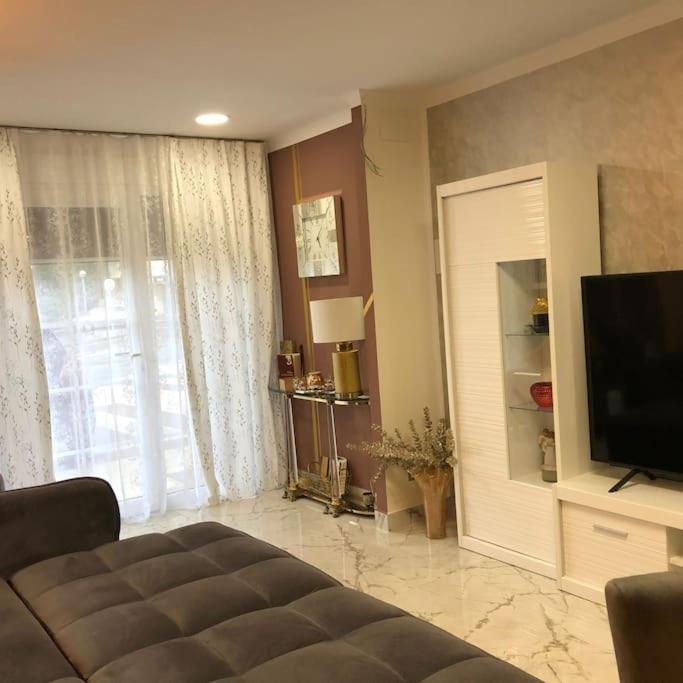 Unique Apartment La Pineda - Deluxe One-Bedroom Apartment - 46