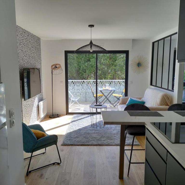 Évasion en bord de mer - 350m plage - Garage privé - One-Bedroom Apartment - 2