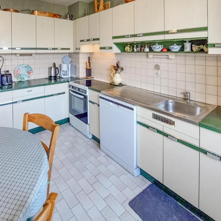 Gorgeous Apartment In Concarneau - Appartement 3 Chambres - 22