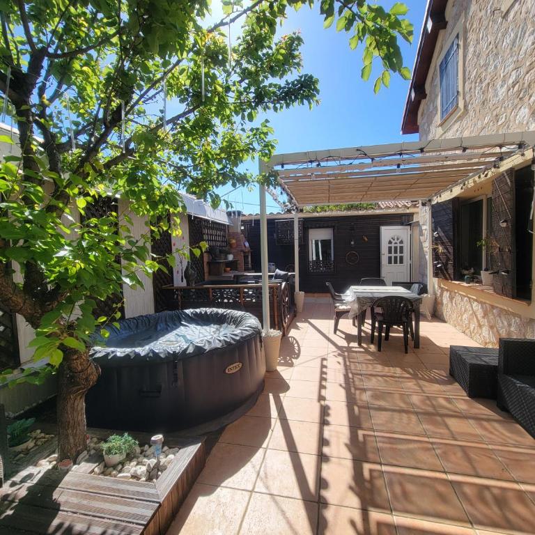 Jolie dépendance avec terrasse privée et jacuzzi - Appartement 1 Chambre - 1