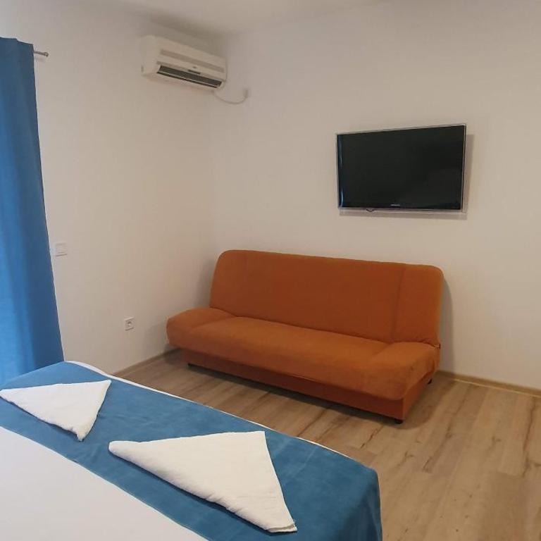 Guest house Mia Becici - Sobe i Apartmani - King Studio with Sofa Bed - 2