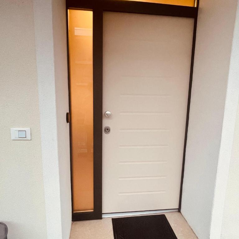 Gardenia Apartments - Deluxe One-Bedroom Apartment - 12